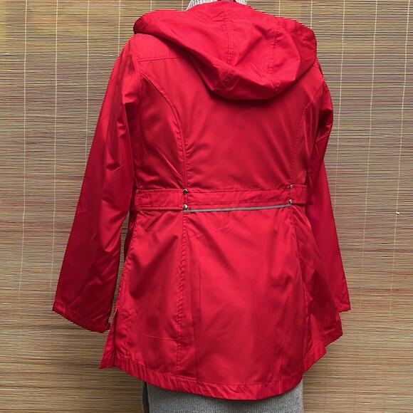 NWOT. Jones New York Red Packable Rain Jacket. M - Picture 3 of 6